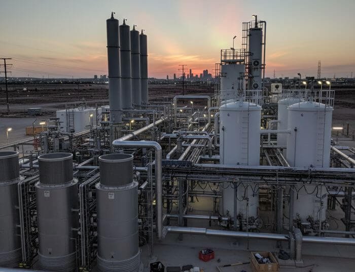 Atmospheric nitrogen intake and conditioning plant with industrial separators