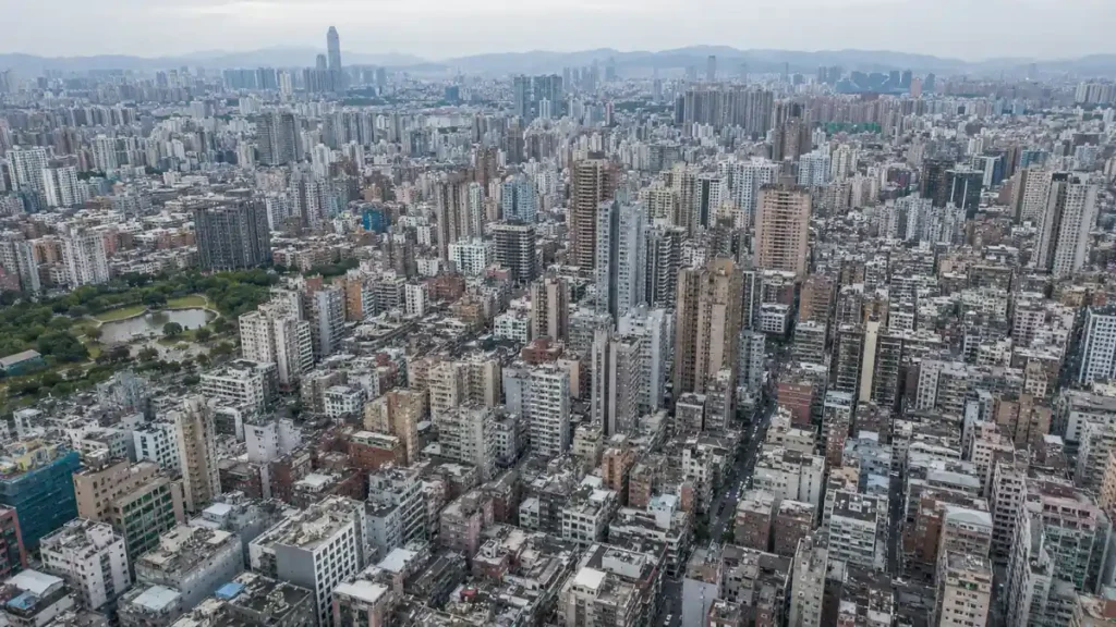 dense urban district green space shortage